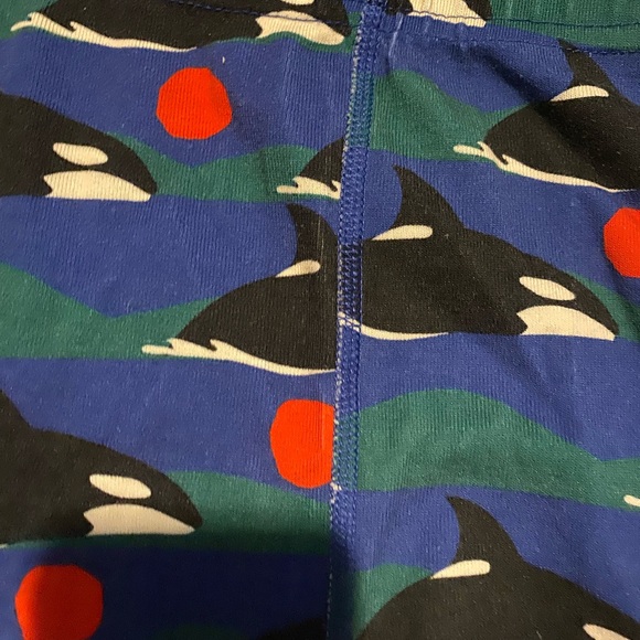 Hanna Andersson Blue Orca Print Pajama Set with Red Accent - Picture 3 of 4